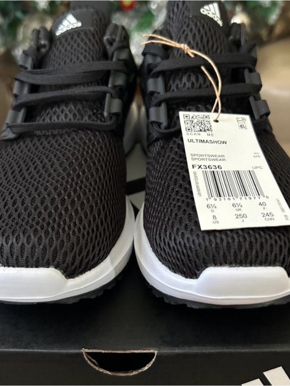 adidas Black and White womens 8  Ultimashow Sneakers